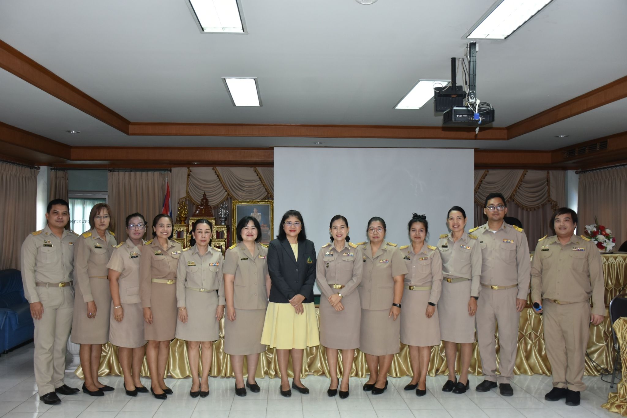 ดร.ปวีณา นราพงษ์ รอง ผอ.สพป.ฉะเชิงเทรา เขต 1 เป็นประธานในพิธีเปิดโครงการนิเทศ ติดตามและ Coaching and mentoring 