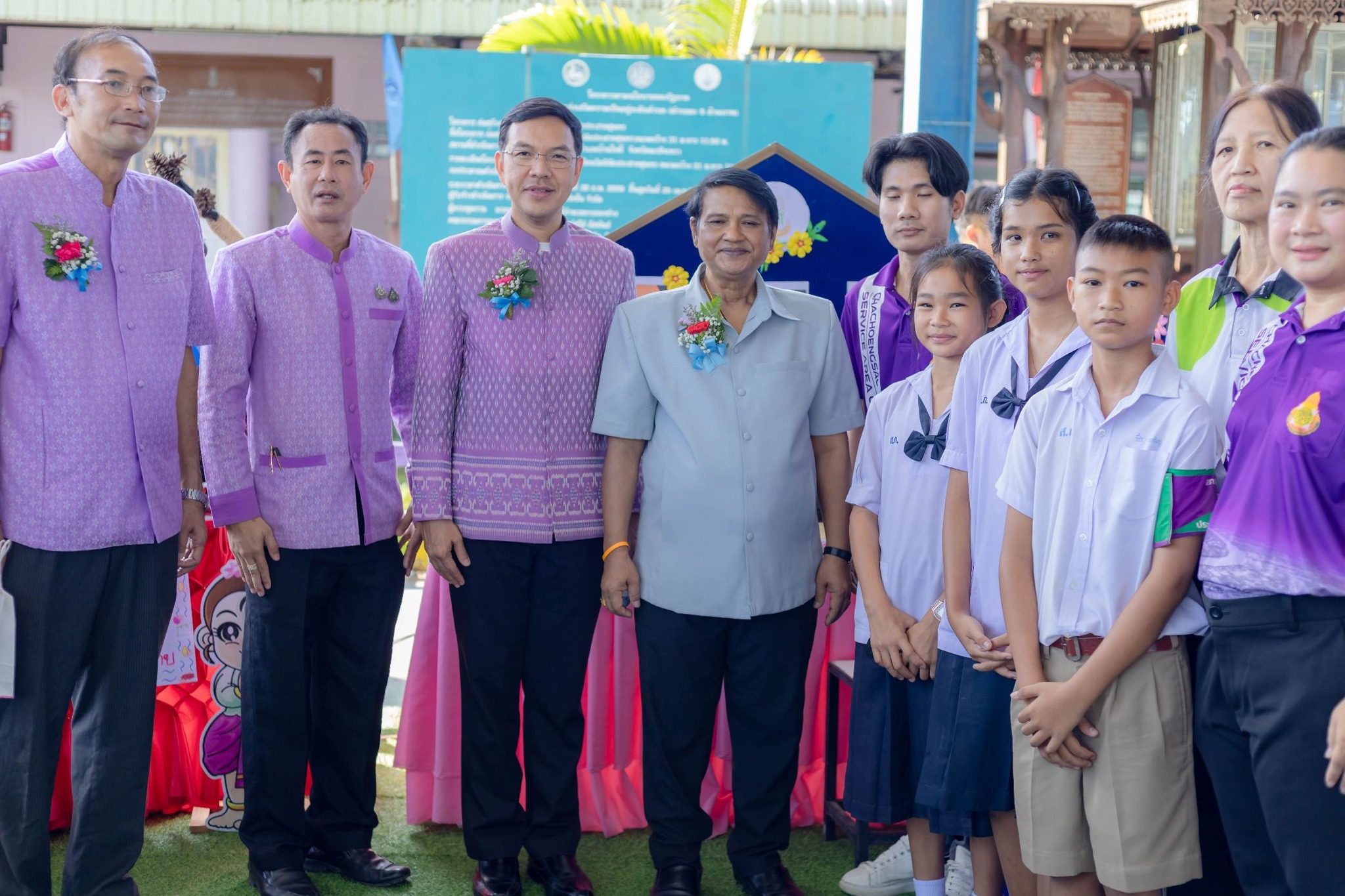 พบปะครูและบุคลากรทางการศึกษา กลุ่มเครือข่ายพัฒนาคุณภาพการศึกษาบ้านโพธิ์ 1,2 ในโครงการ "ผอ.เขต พบเพื่อนครู"