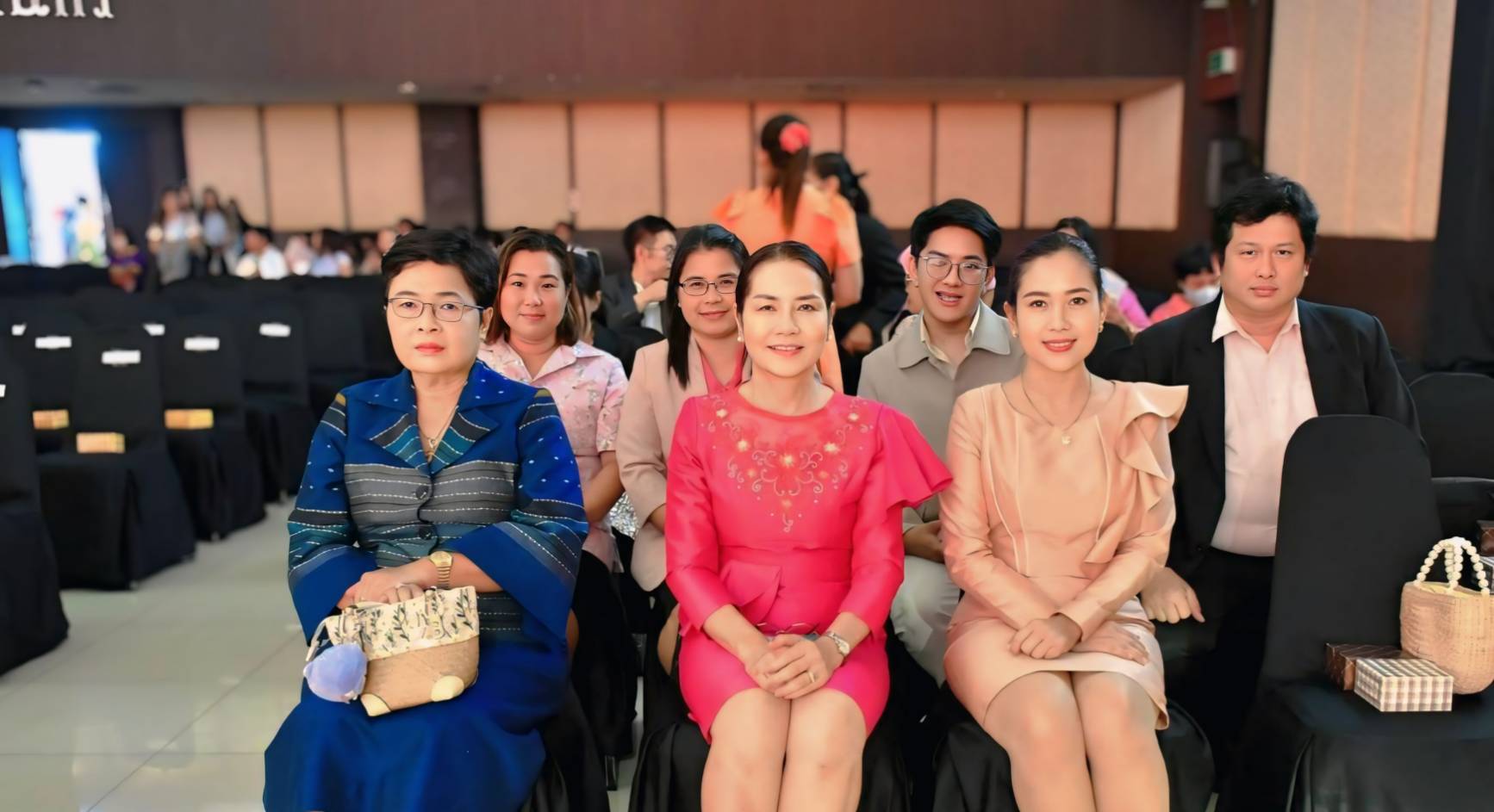  ดร.ปวีณา นราพงษ์ รอง ผอ.สพป.ฉะเชิงเทรา เขต 1 ร่วมเป็นสักขีพยานใน พิธีลงนามความร่วมมือในการขับเคลื่อนเมืองแห่งการเรียนรู้ สู่เมืองสร้างสรรค์ Soft Power