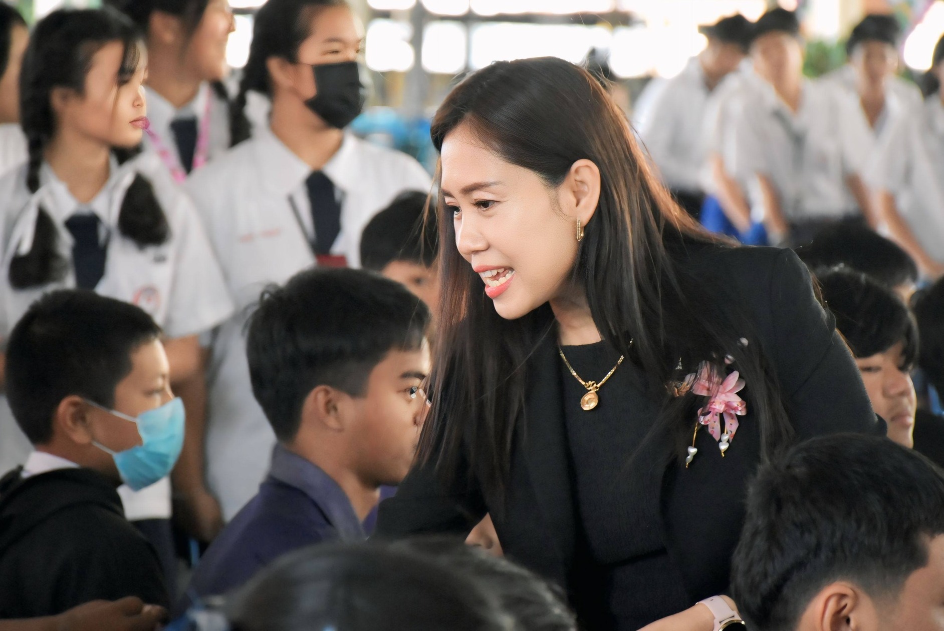 ดร.ปวีณา นราพงษ์ รอง ผอ.สพป.ฉะเชิงเทรา เขต 1 ร่วมเป็นเกียรติในพิธีทำบุญสถาบันการศึกษาในเครือศรีวรการ
