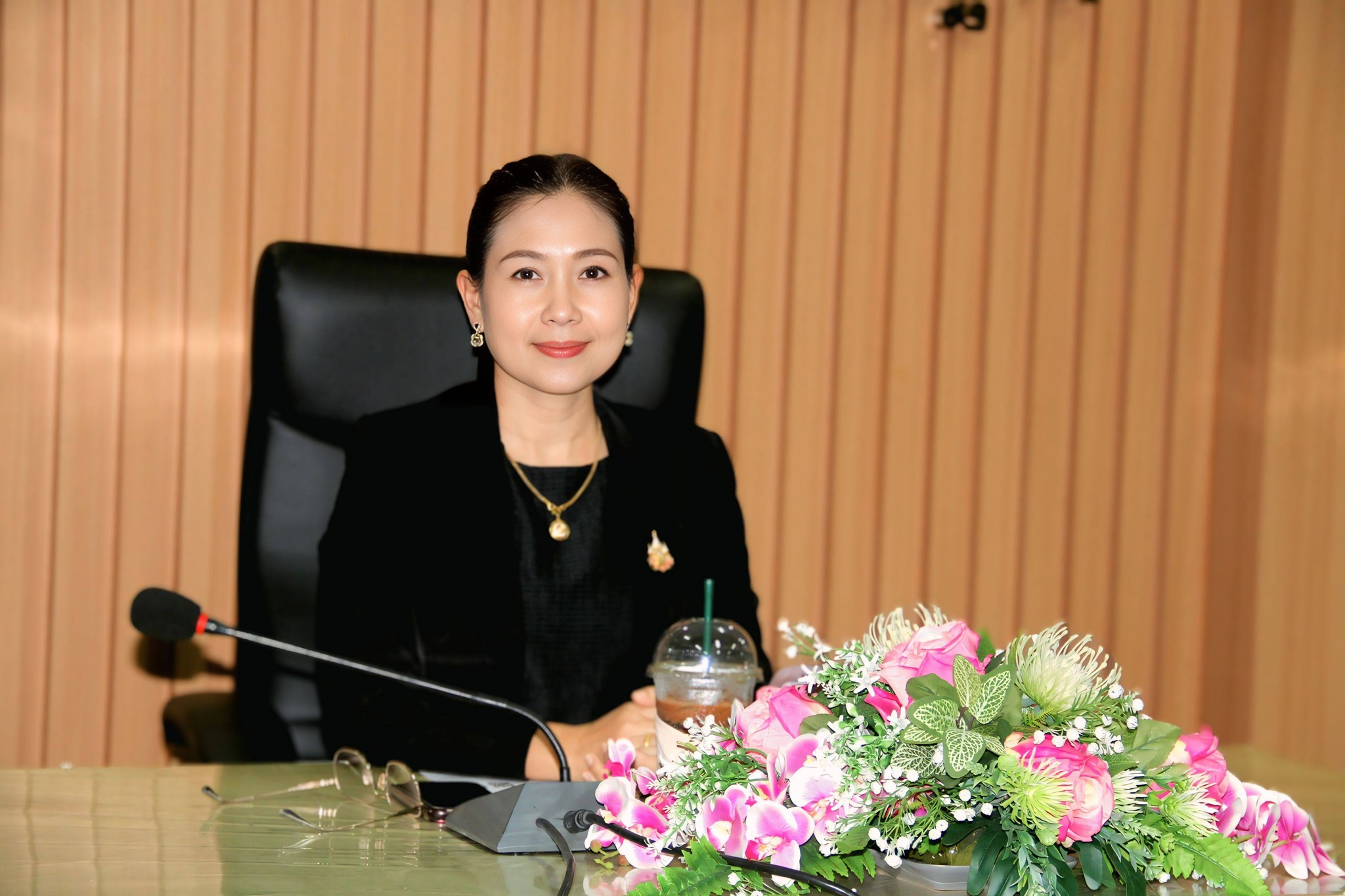 ดร.ปวีณา นราพงษ์ รอง ผอ. สพป.ฉะเชิงเทรา เขต 1 เข้าร่วมการประชุมเพื่อรับทราบนโยบายโครงการทุนการศึกษาพระราชทาน ม.ท.ศ. ปี 2569