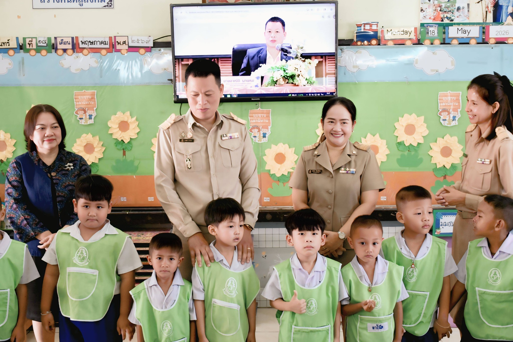 ผอ.สพป.ฉะเชิงเทรา เขต 1 ลงพื้นที่ตรวจเยี่ยมโรงเรียนวัดทดฯ ต้อนรับเปิดเทอม เน้นย้ำ "ความปลอดภัย-ลดภาระผู้ปกครอง"