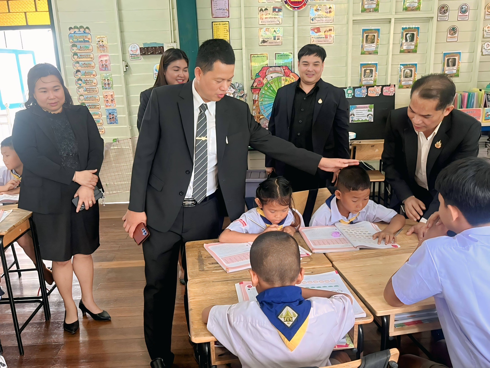 นายอาณัติ ผาพรม ผอ.สพป.ฉะเชิงเทรา เขต 1 นำทีมคณะกรรมการฯ ตรวจเยี่ยมความพร้อมเปิดภาคเรียนที่ 1/2569 โรงเรียนวัดสมานรัตนาราม - โรงเรียนวัดสว่างอารมณ์