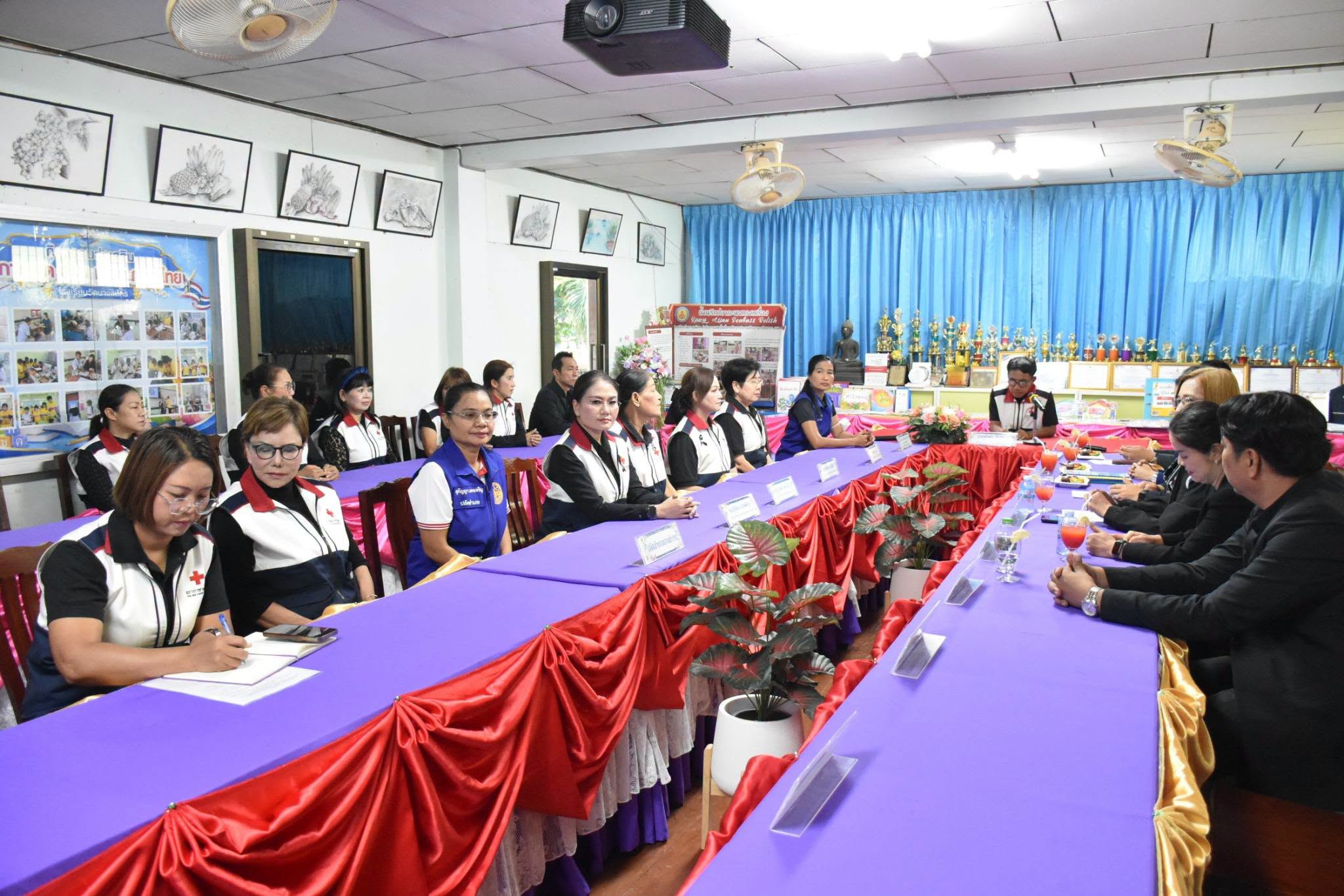 สพป.ฉะเชิงเทรา เขต 1 ร่วมกับเหล่ากาชาด ลงพื้นที่ตรวจเยี่ยมโครงการส่งเสริมการพูด อ่าน เขียนภาษาไทย ณ โรงเรียนวัดบางสมัคร
