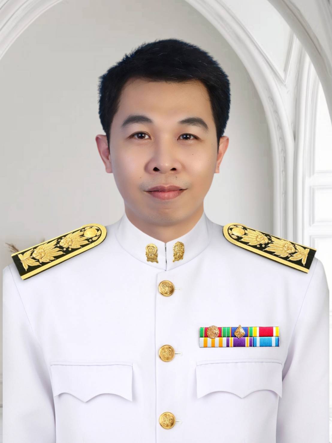 นายนาวี ศรสำเร็จ